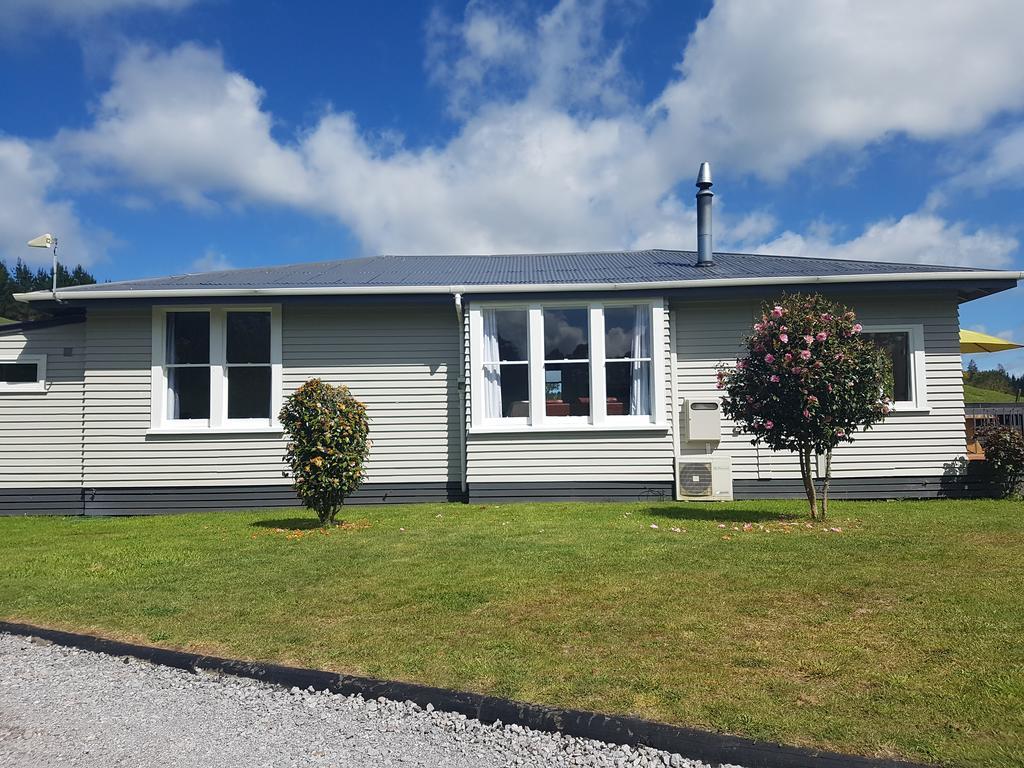 The Farmhouse - Taupo Villa Kinloch Buitenkant foto